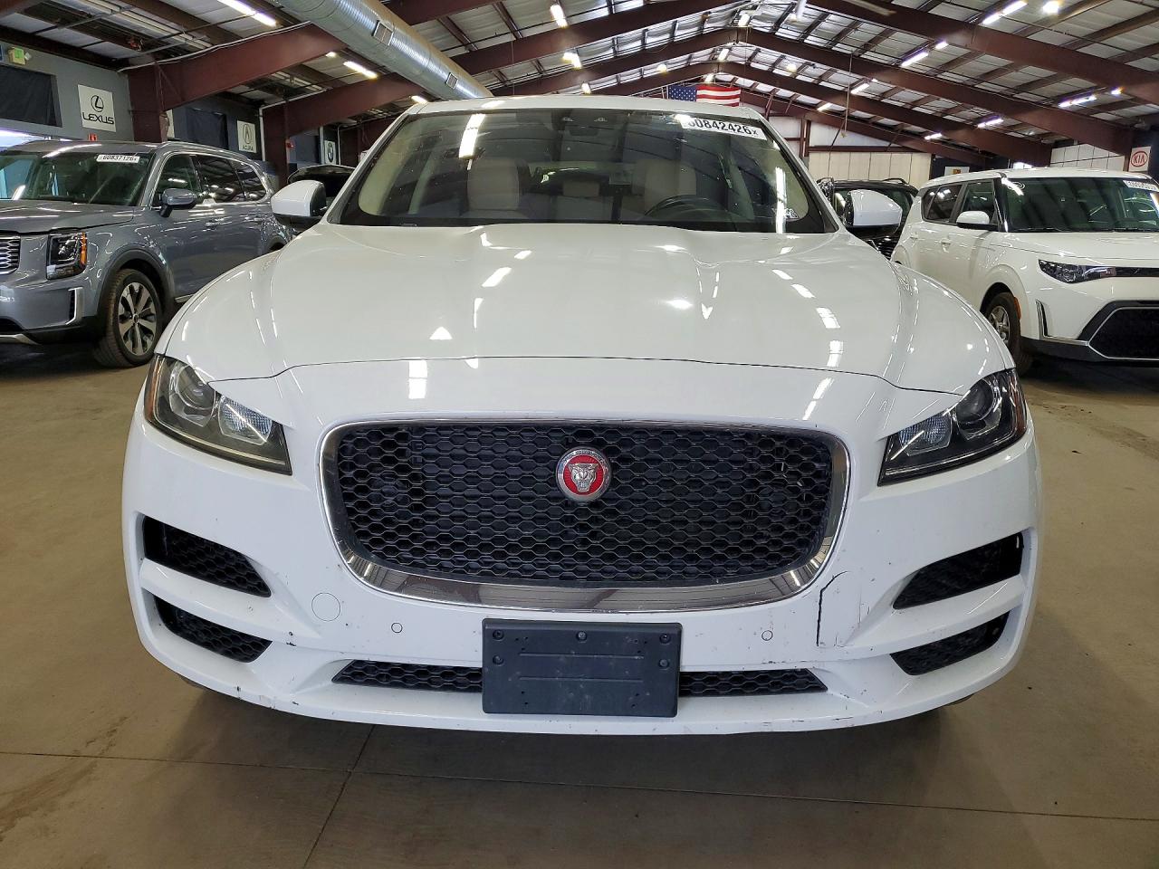 2019 Jaguar F-pace VIN SADCS2FXXKA356710 COPART salvage auction — Minor Dent/Scratches, PA - CERT OF TITLE, sold $2,100 on 2026-09-17 (photo 5)