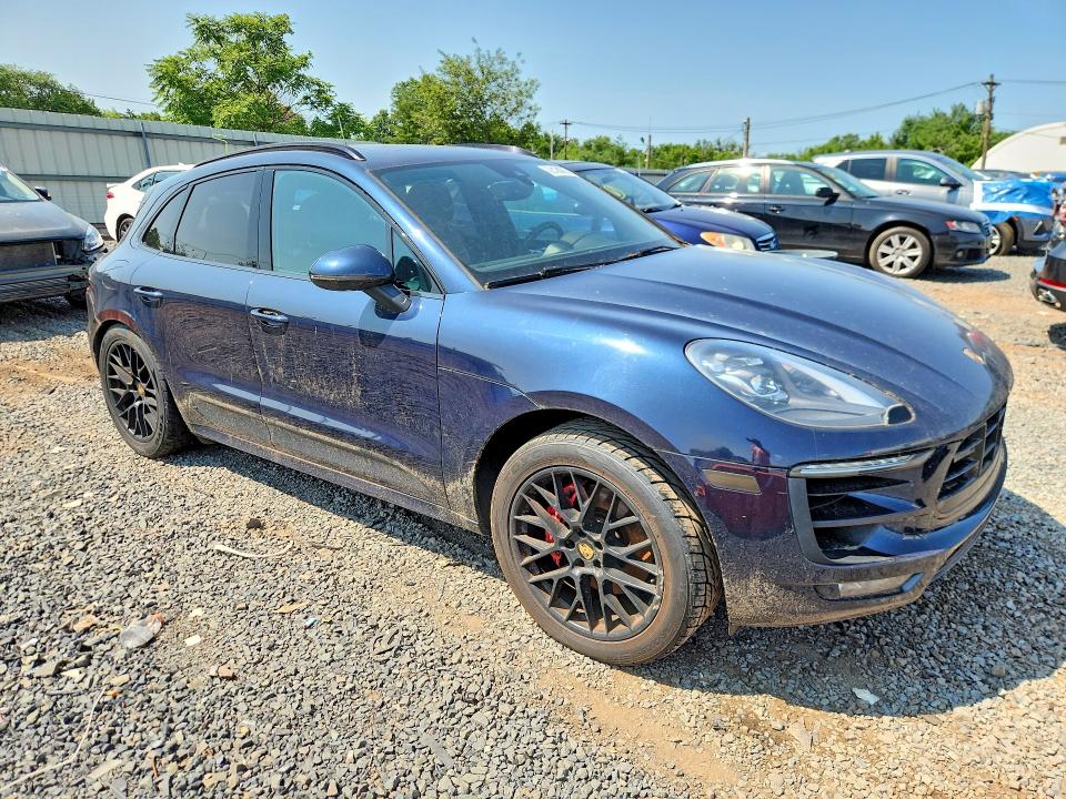 2017 Porsche Macan VIN WP1AG2A56HLB53075 COPART salvage auction — MINOR DENT/SCRATCHES, Nj - Certificate Of Title, sold $3,700 on 2026-07-31 (photo 4)
