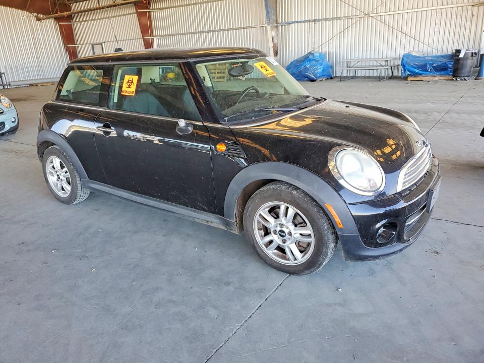 2011 Mini Cooper VIN WMWSU3C5XBT092979 COPART salvage auction — MINOR DENT/SCRATCHES, CA - DIS/DLR/EXP ONLY CLEAN TITLE, sold $375 on 2026-07-30 (photo 4)