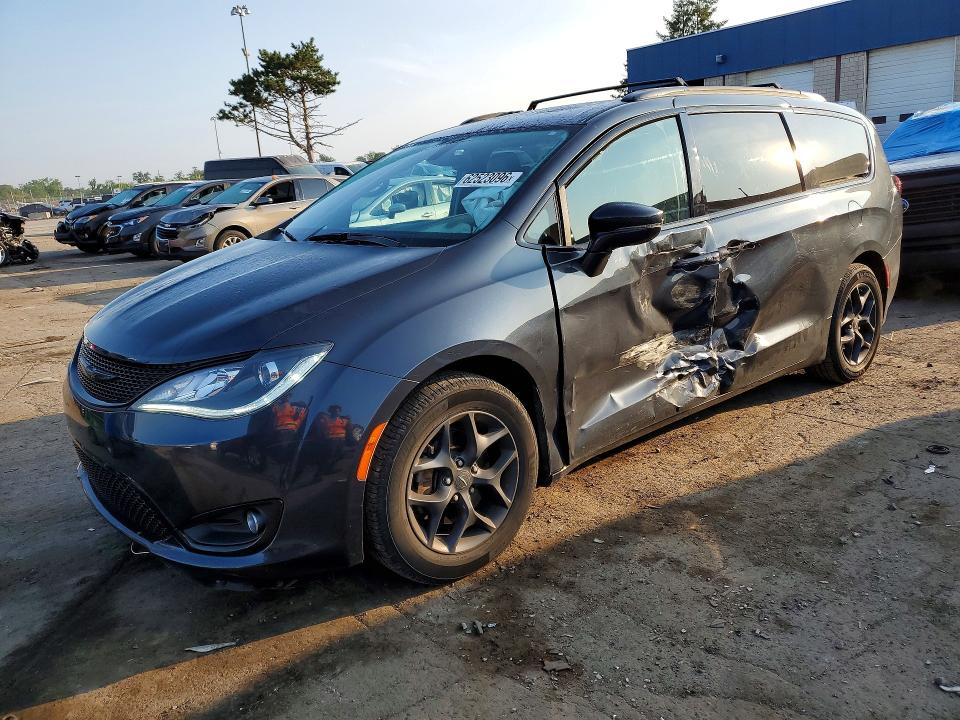 2020 Chrysler Pacifica VIN 2C4RC1GG2LR203599 — COPART salvage auction photo