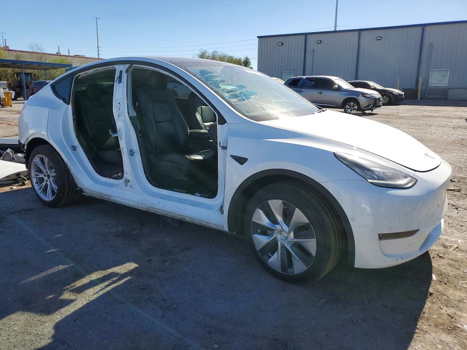 2021 Tesla Model y VIN 5YJYGDEE9MF160332 COPART salvage auction — SIDE, Nv - Salvage Title, sold $150 on 2026-07-21 (photo 4)