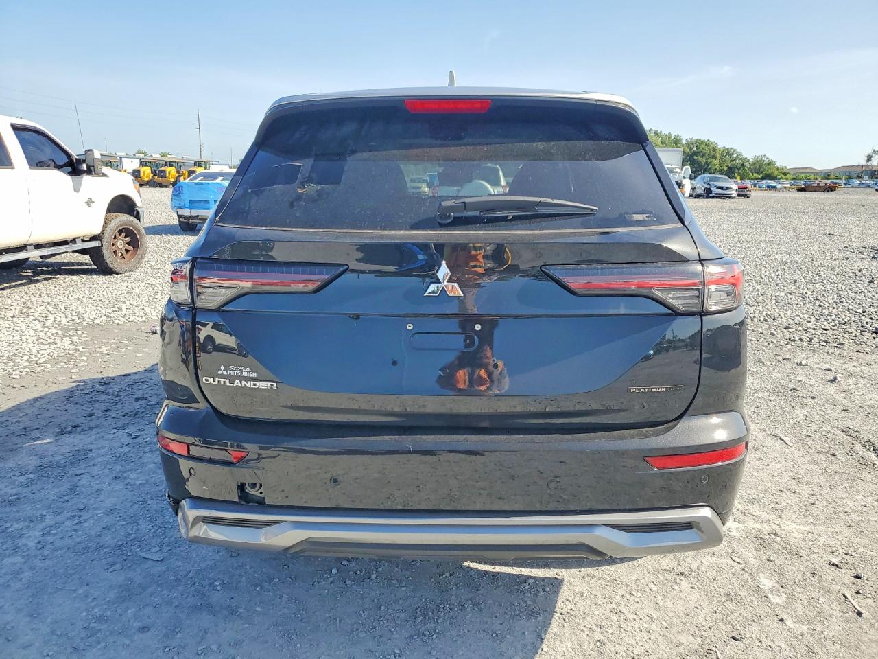 2025 Mitsubishi Outlander VIN JA4J4WA8XSZ025688 COPART salvage auction — Front End, FL - CERTIFICATE OF TITLE, sold $22,200 on 2026-08-21 (photo 6)