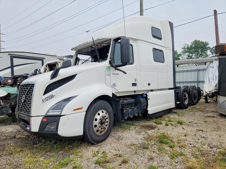 2024 Volvo Vnl VIN 4V4NC9EH2RN340237 — COPART salvage auction photo