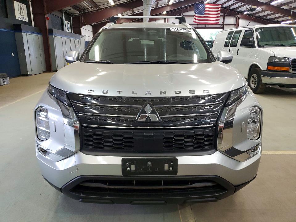 2022 Mitsubishi Outlander VIN JA4J4TA80NZ023855 COPART salvage auction — MINOR DENT/SCRATCHES, WV - CERTIFICATE OF TITLE (P), sold $8,000 on 2026-07-30 (photo 5)