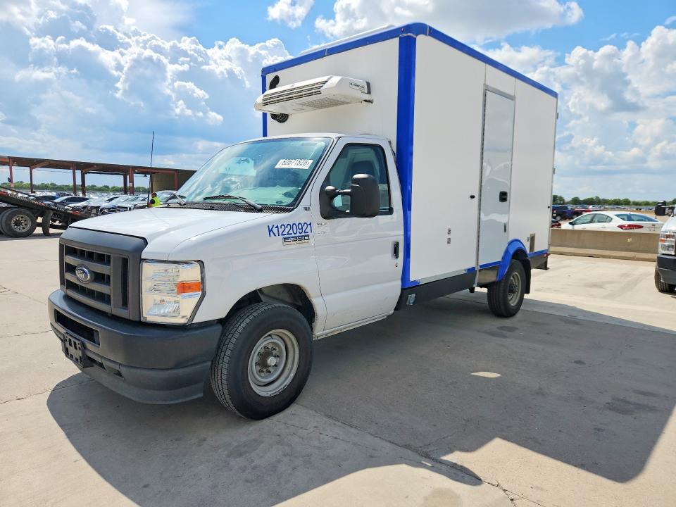 2023 Ford Econoline VIN 1FDWE3FKXPDD00813 COPART salvage auction — NORMAL WEAR, TX - CERTIFICATE OF TITLE, sold $9,400 on 2026-07-29 (photo 1)