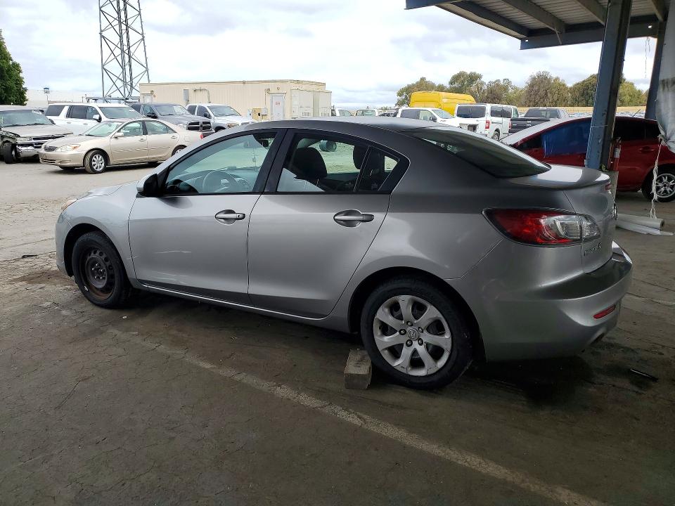 2013 Mazda 3 VIN JM1BL1TG9D1728642 COPART salvage auction — MINOR DENT/SCRATCHES, CA - DIS/DLR/EXP ONLY CLEAN TITLE, sold $300 on 2026-07-28 (photo 2)