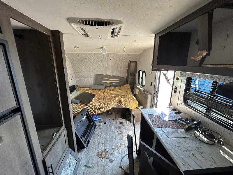 2022 Coach Clipper VIN 5ZT2CWEC0N3131676 COPART salvage auction — VANDALISM, WA - BILL OF SALE, sold $1,500 on 2026-10-01 (photo 6)
