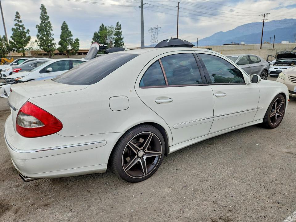 2007 Mercedes-benz E-class VIN WDBUF56X27B092078 COPART salvage auction — NORMAL WEAR, CA - DIS/DLR/EXP ONLY CLEAN TITLE, sold $400 on 2026-07-23 (photo 3)