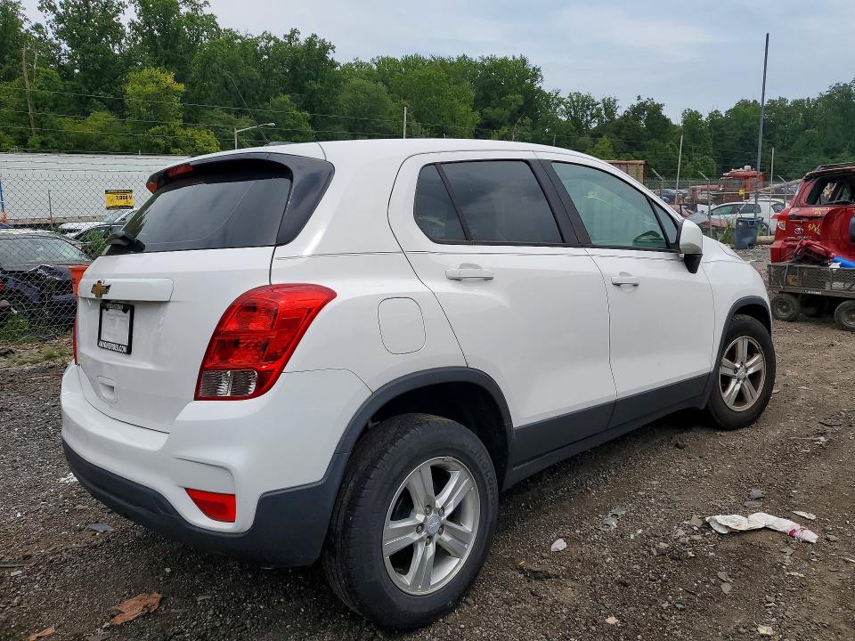 2019 Chevrolet Trax VIN 3GNCJKSB7KL398471 COPART salvage auction — MINOR DENT/SCRATCHES, WV - CERTIFICATE OF TITLE, sold $1,050 on 2026-07-28 (photo 3)