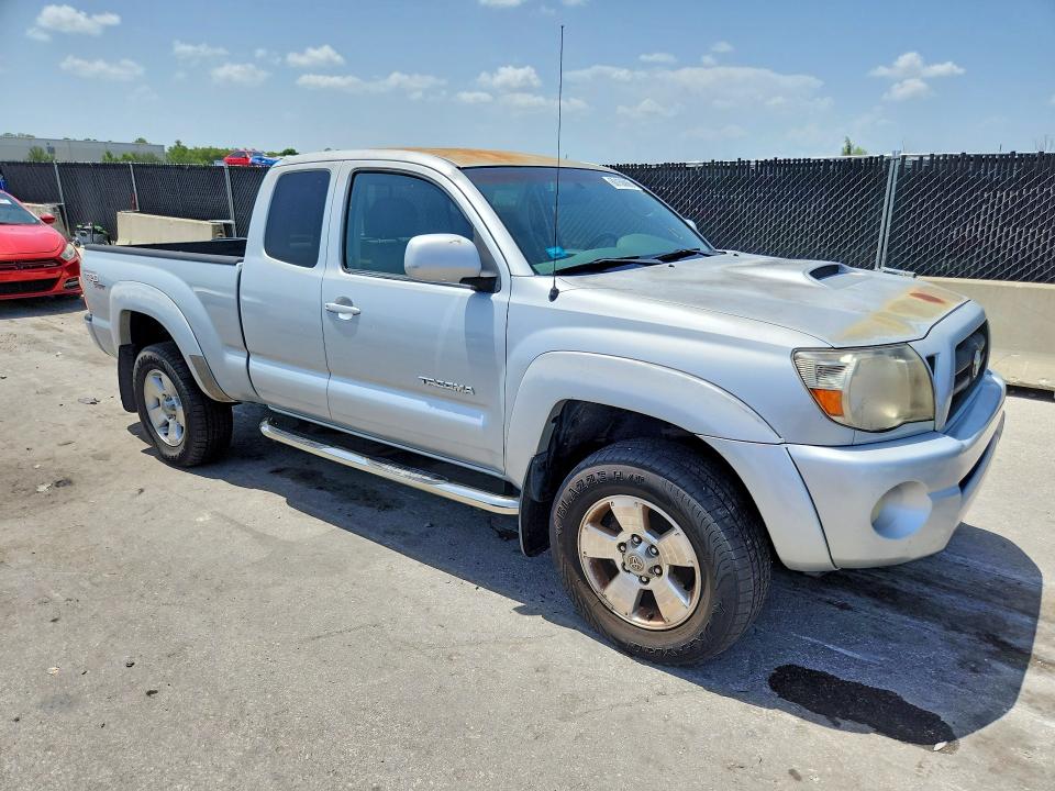 2005 Toyota Tacoma VIN 5TETU62N35Z086991 COPART salvage auction — MINOR DENT/SCRATCHES, FL - CERTIFICATE OF TITLE, sold $3,000 on 2026-07-14 (photo 4)