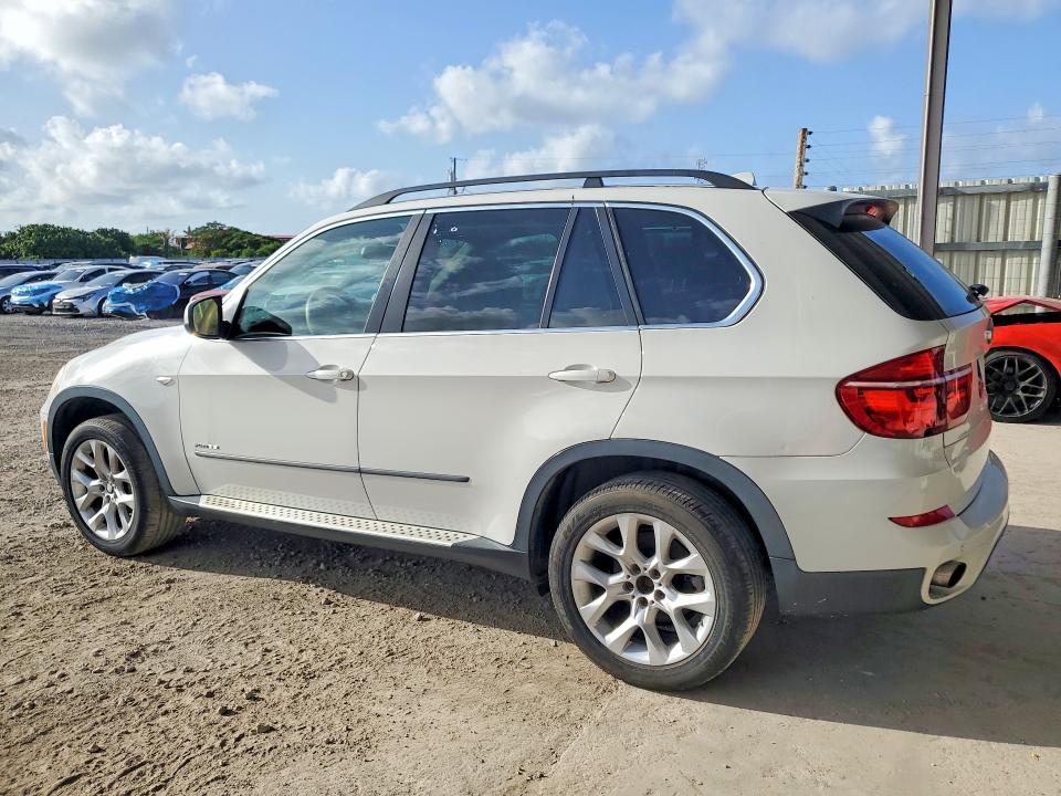 2013 BMW X5 VIN 5UXZV4C53D0E13562 COPART salvage auction — MINOR DENT/SCRATCHES, Fl - Certificate Of Title, sold $525 on 2026-07-29 (photo 2)