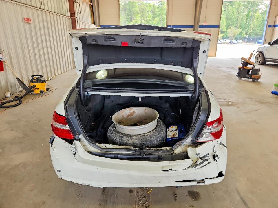 2012 Mercedes-benz E-class VIN WDDHF5KB8CA627224 COPART salvage auction — ALL OVER, VA - CERT OF TITLE - SALVAGE, sold $500 on 2026-08-14 (photo 6)