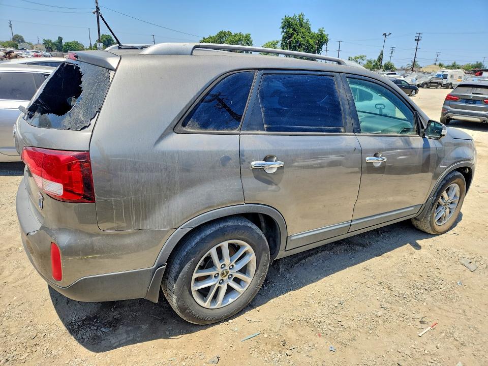 2014 Kia Sorento VIN 5XYKT4A62EG543295 COPART salvage auction — MINOR DENT/SCRATCHES, Salvage Title, sold $775 on 2026-07-20 (photo 3)
