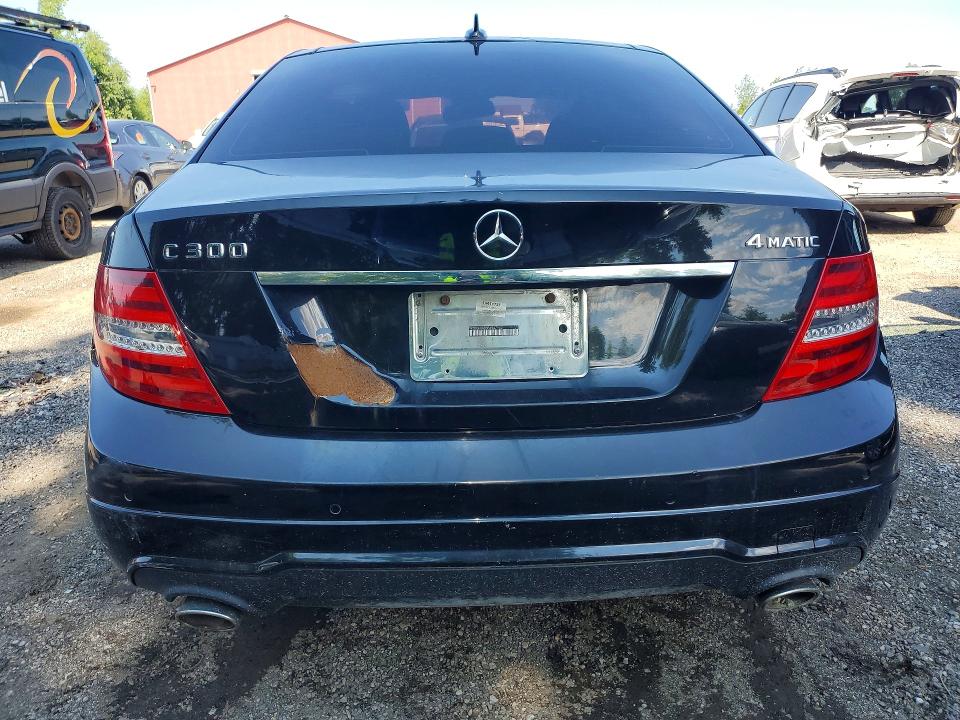 2014 Mercedes-benz C class VIN WDDGF8AB3EA967902 COPART salvage auction — VANDALISM, ON - PERMIT NO BRAND - UNFIT, sold $1,450 on 2026-08-13 (photo 6)