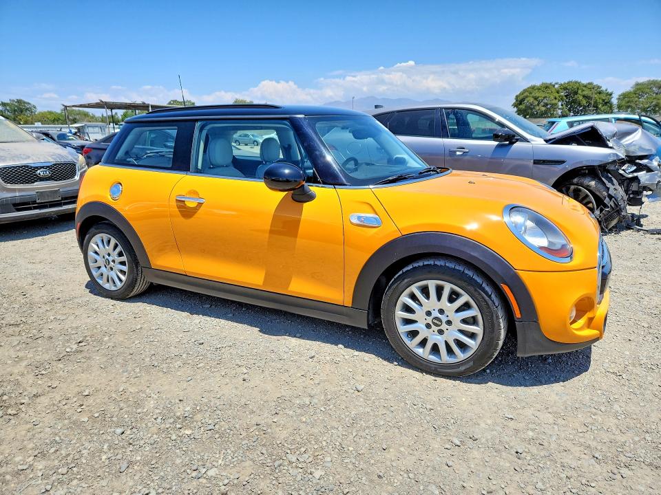 2015 Mini Cooper VIN WMWXP7C58F2A33934 COPART salvage auction — MINOR DENT/SCRATCHES, Ca - Salvage Certificate, sold $850 on 2026-07-21 (photo 4)