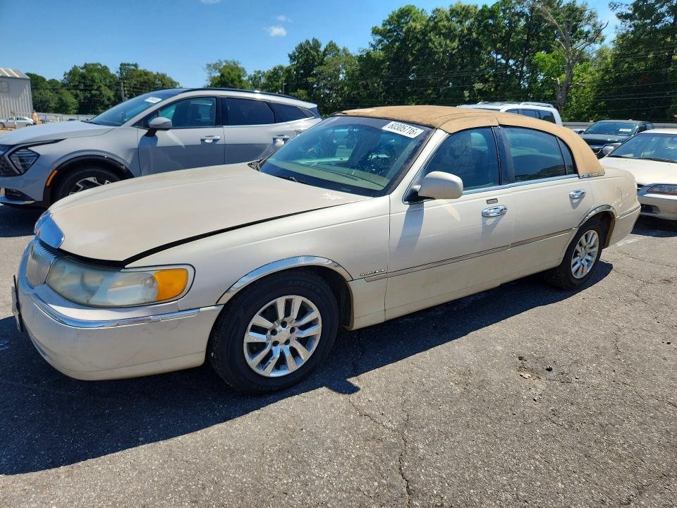 2000 Lincoln TOWN CAR VIN 1LNHM83W7YY765303 COPART salvage auction — MINOR DENT/SCRATCHES, AL - CERTIFICATE OF TITLE (P), sold $225 on 2026-07-29 (photo 1)