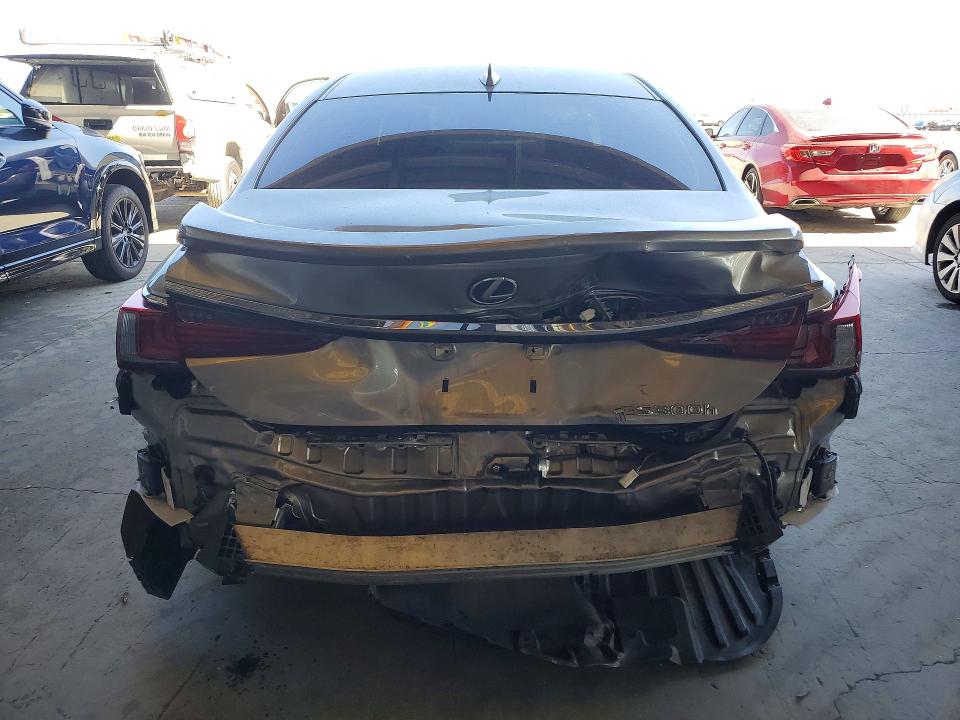 2020 Lexus ES VIN 58AE21B17LU012174 COPART salvage auction — REAR END, CA - SALVAGE CERTIFICATE, sold $13,900 on 2026-08-24 (photo 6)
