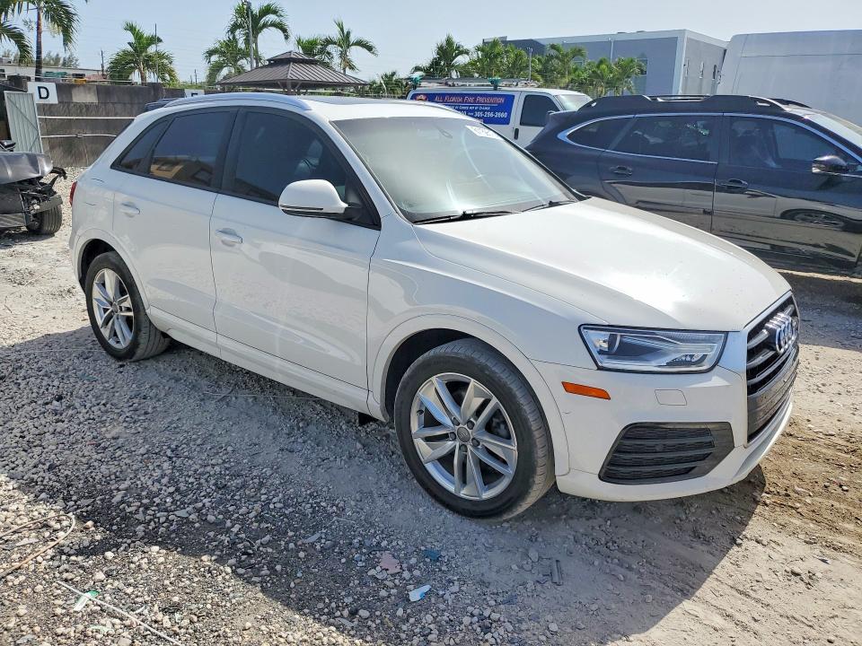 2018 Audi Q3 VIN WA1BCCFS9JR014593 COPART salvage auction — MINOR DENT/SCRATCHES, Fl - Certificate Of Title, sold $1,450 on 2026-07-24 (photo 4)