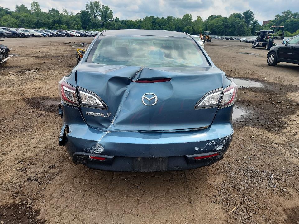 2011 Mazda 3 VIN JM1BL1VG5B1357103 COPART salvage auction — REAR END, CT - CERT OF TITLE-SALVAGE, sold $500 on 2026-07-31 (photo 6)