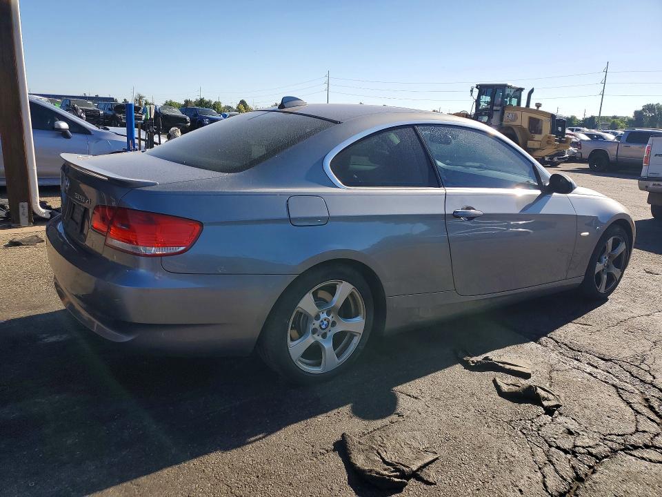 2007 BMW 3er VIN WBAWC33537PC86034 COPART salvage auction — HAIL, CO - SALVAGE TITLE (P), sold $2,350 on 2026-07-28 (photo 3)