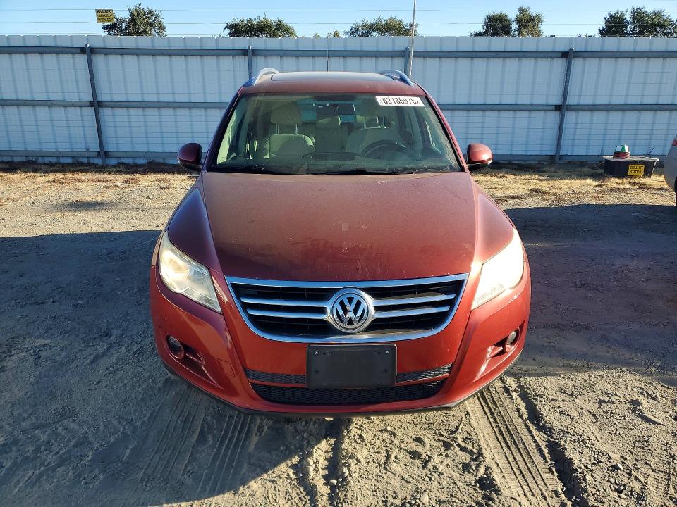 2010 Volkswagen Tiguan VIN WVGAV7AX4AW002306 COPART salvage auction — MINOR DENT/SCRATCHES, CA - DIS/DLR/EXP ONLY CLEAN TITLE, sold $275 on 2026-08-04 (photo 5)