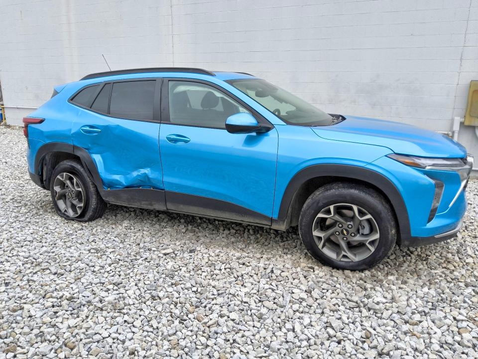 2025 Chevrolet Trax VIN KL77LHEP9SC298413 COPART salvage auction — SIDE, Oh - Certificate Of Title, sold $8,200 on 2026-07-23 (photo 4)