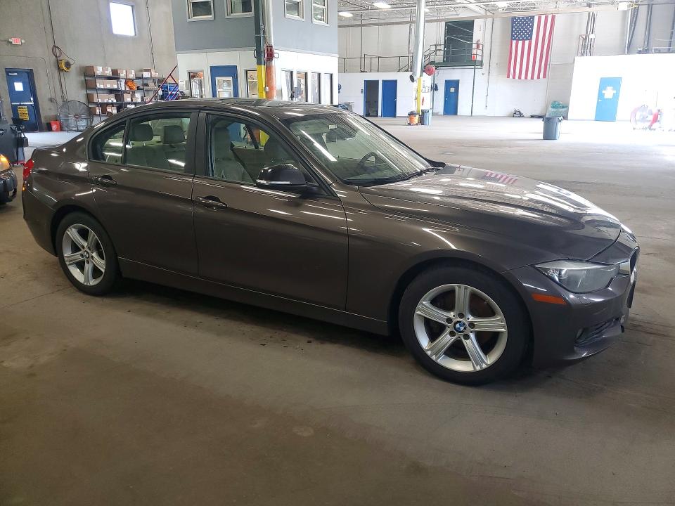 2013 BMW 3er VIN WBA3B5C56DF590894 COPART salvage auction — MECHANICAL, Salvage Title, sold $525 on 2026-07-21 (photo 4)