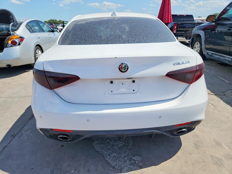 2018 Alfa romeo Giulia VIN ZARFAEBN8J7566032 COPART salvage auction — FRONT END, Tx - Certificate Of Title, sold $3,650 on 2026-07-30 (photo 6)