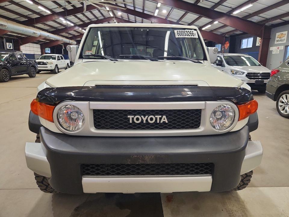 2013 Toyota Fj cruiser VIN JTEBU4BF0DK165056 COPART salvage auction — MINOR DENT/SCRATCHES, Oh - Certificate Of Title (P), sold $10,100 on 2026-07-21 (photo 5)