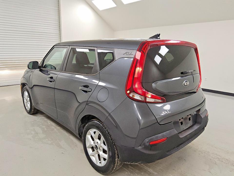 2021 Kia Soul VIN KNDJ23AU7M7747688 COPART salvage auction — MINOR DENT/SCRATCHES, TX - CERTIFICATE OF TITLE, sold $7,007 on 2026-08-25 (photo 2)