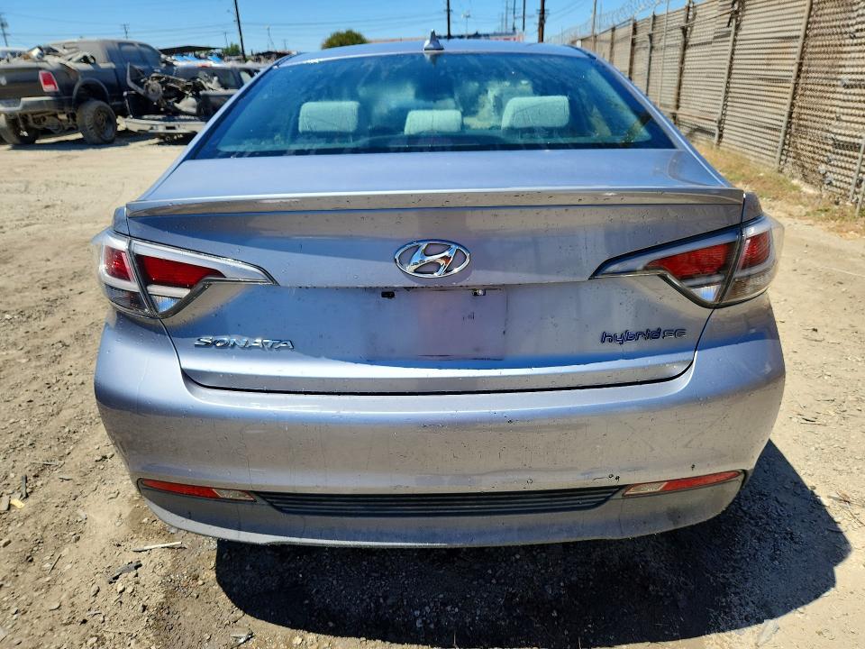 2016 Hyundai Sonata hybrid VIN KMHE24L10GA011804 COPART salvage auction — MINOR DENT/SCRATCHES, CA - DIS/DLR/EXP ONLY CLEAN TITLE, sold $700 on 2026-07-09 (photo 6)