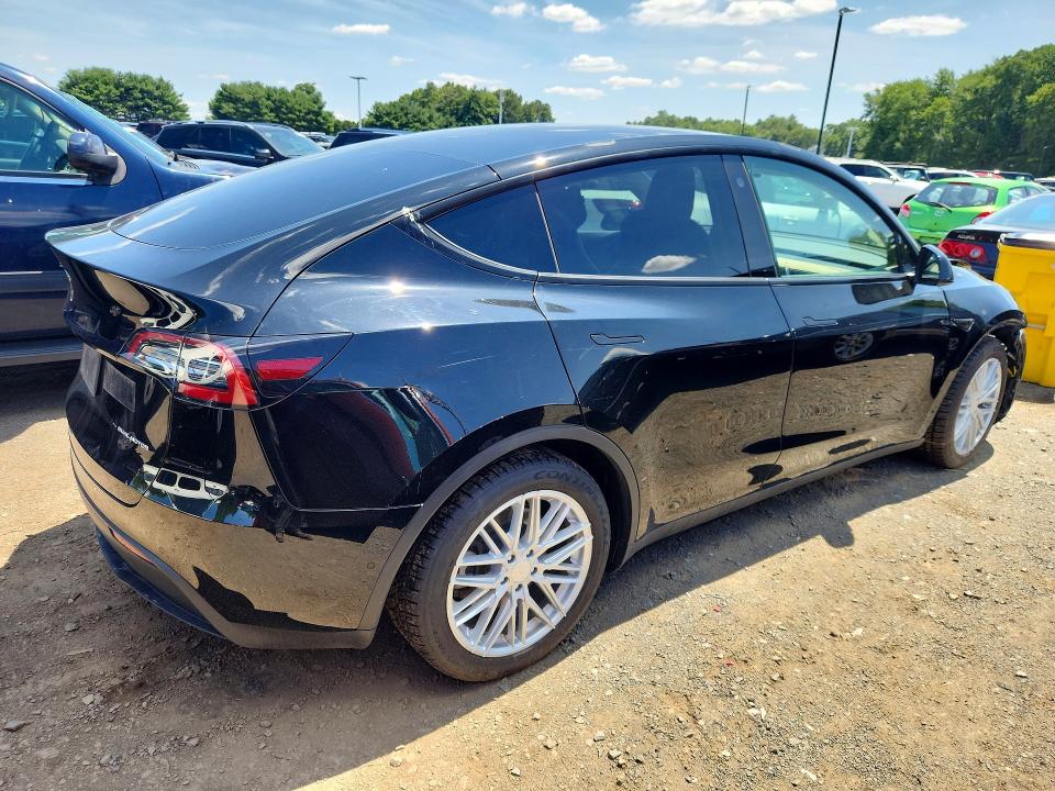 2021 Tesla Model y VIN 5YJYGAEE4MF229670 COPART salvage auction — FRONT END, CT - CERT OF TITLE-SALVAGE, sold $8,900 on 2026-07-23 (photo 3)