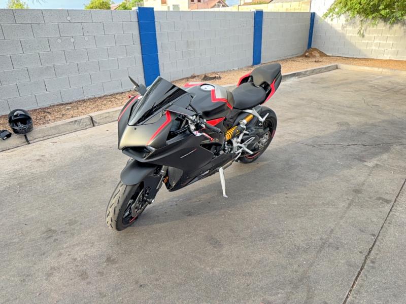 2024 Ducati Panigale VIN ZDMHAATW4RB015404 COPART salvage auction — NORMAL WEAR, AZ - CERT OF TITLE - SALVAGE (P), sold $16,000 on 2026-07-28 (photo 2)