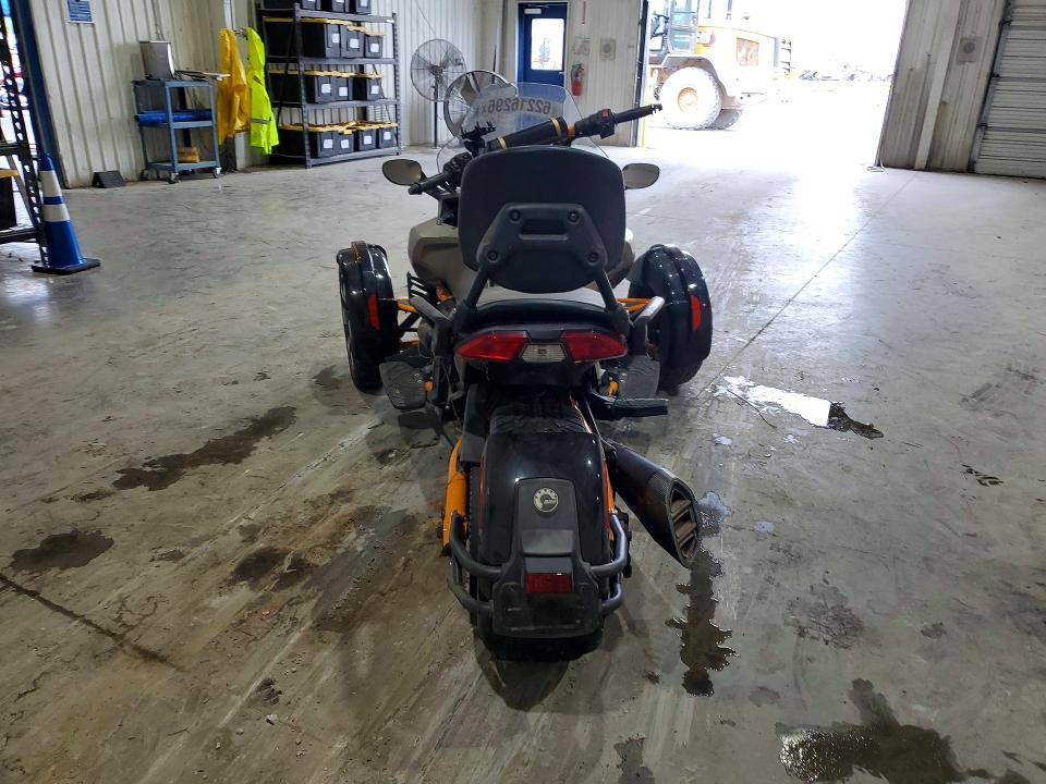 2019 Can-am/ brp Spyder VIN 2BXRDDD29KV000075 COPART salvage auction — MINOR DENT/SCRATCHES, Ok - Cert Of Title-Rebuilt (P), sold $2,250 on 2026-07-31 (photo 4)