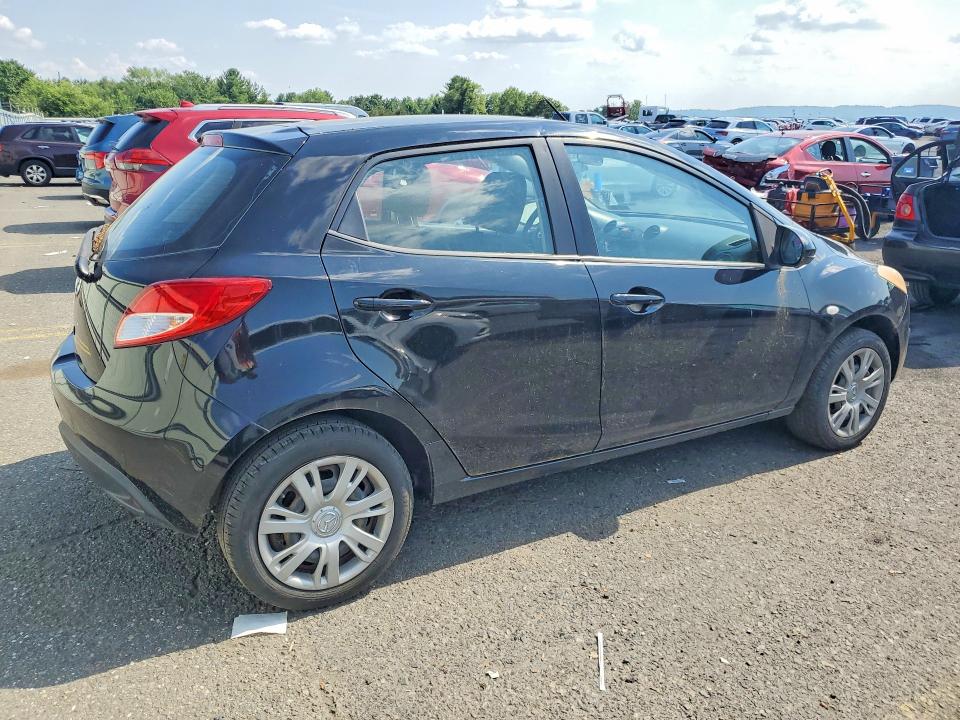 2011 Mazda 2 VIN JM1DE1HYXB0124198 COPART salvage auction — MINOR DENT/SCRATCHES, Pa - Cert Of Title, sold $825 on 2026-07-17 (photo 3)