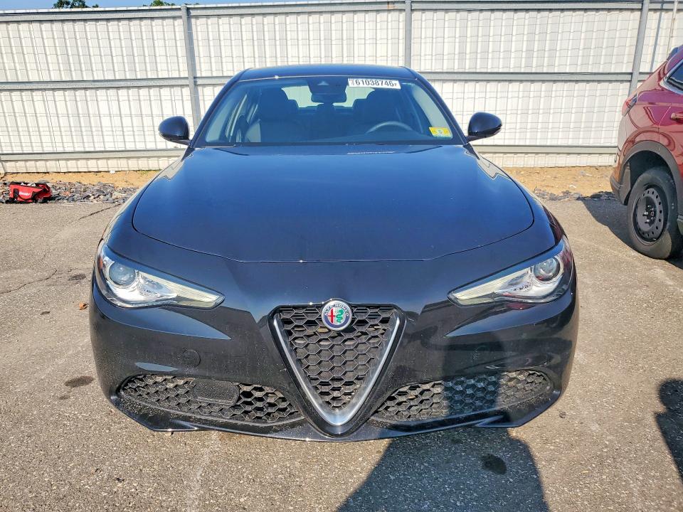 2021 Alfa romeo Giulia VIN ZARFAMAN1M7647552 COPART salvage auction — WATER/FLOOD, NJ - CERT OF TITLE-SALVAGE FLOOD, sold $4,100 on 2026-09-01 (photo 5)