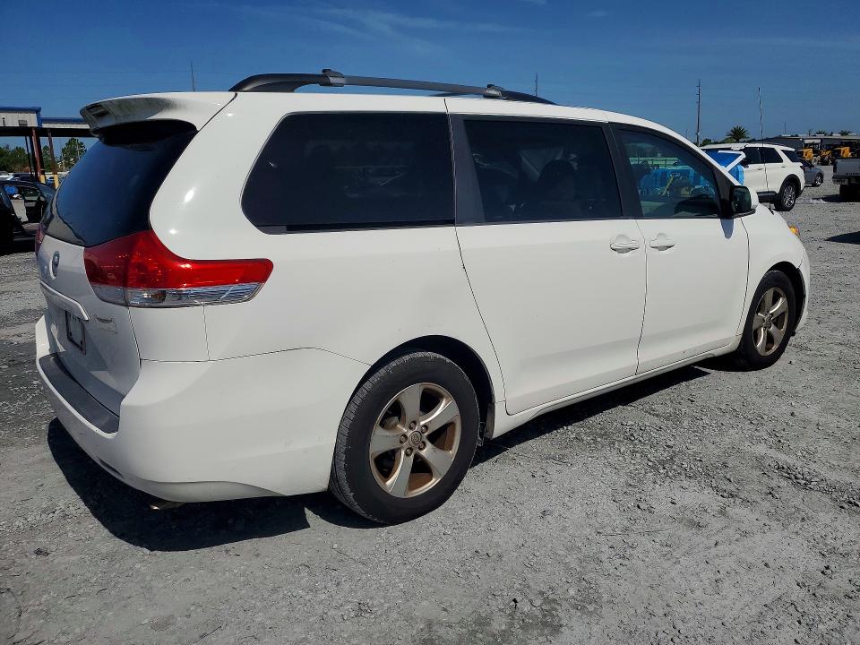 2014 Toyota Sienna VIN 5TDKK3DC2ES479762 COPART salvage auction — MINOR DENT/SCRATCHES, FL - CERT OF TITLE W/SLVG HISTORY, sold $1,150 on 2026-07-31 (photo 3)