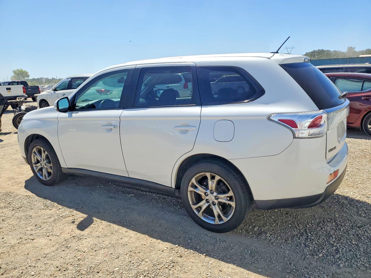 2014 Mitsubishi Outlander VIN JA4AD3A39EZ018237 COPART salvage auction — Mechanical, Dv - Clean Title, sold $175 on 2026-09-25 (photo 2)