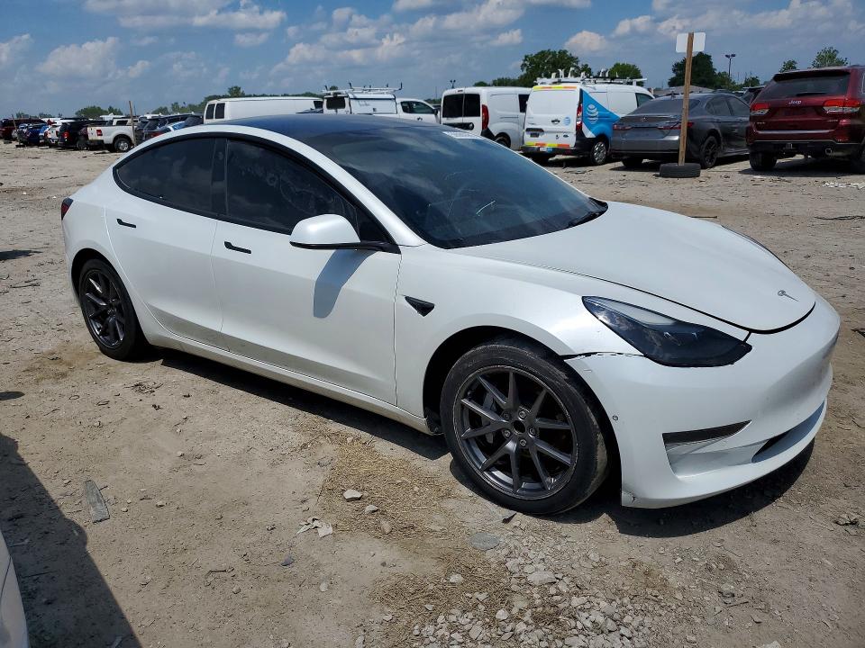 2022 Tesla Model 3 VIN 5YJ3E1EA5NF111979 COPART salvage auction — MINOR DENT/SCRATCHES, Oh - Dealer Only Clean Title (P), sold $11,600 on 2026-07-31 (photo 4)