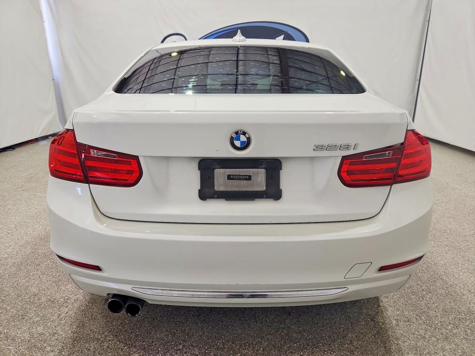 2012 BMW VIN WBA3C1C51CF432192 COPART salvage auction — MINOR DENT/SCRATCHES, Ca - Dis/Dlr/Exp Only Clean Title, sold $1,300 on 2026-07-14 (photo 6)