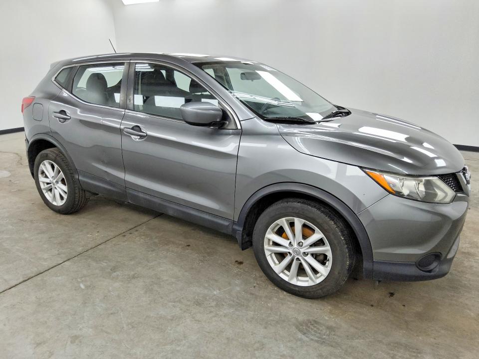 2017 Nissan Rogue sport VIN JN1BJ1CR9HW115858 COPART salvage auction — MECHANICAL, IL - CERTIFICATE OF TITLE, sold $1,300 on 2026-07-23 (photo 4)