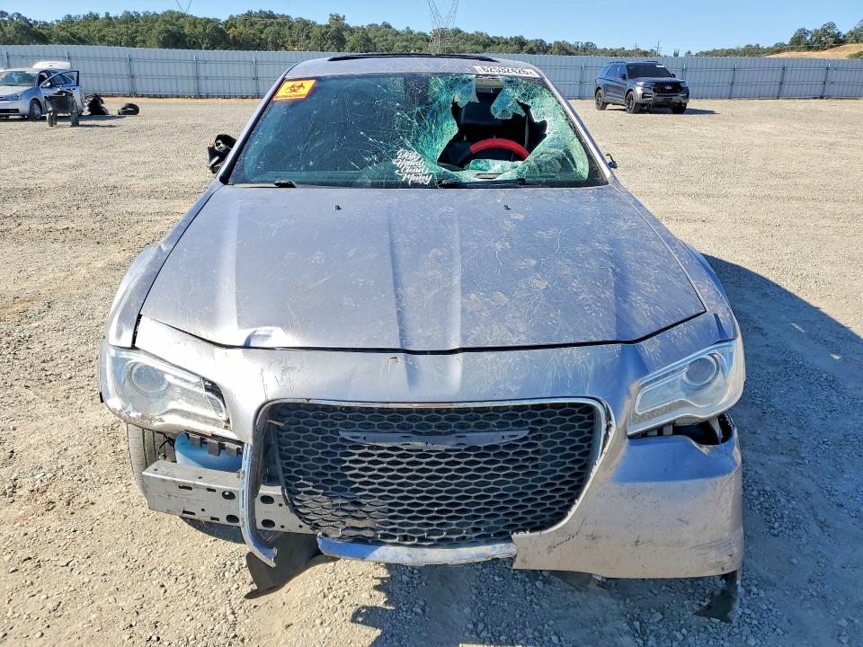 2016 Chrysler 300 VIN 2C3CCAAG8GH211818 COPART salvage auction — ROLLOVER, Ca - Salvage Certificate, sold $450 on 2026-08-28 (photo 5)
