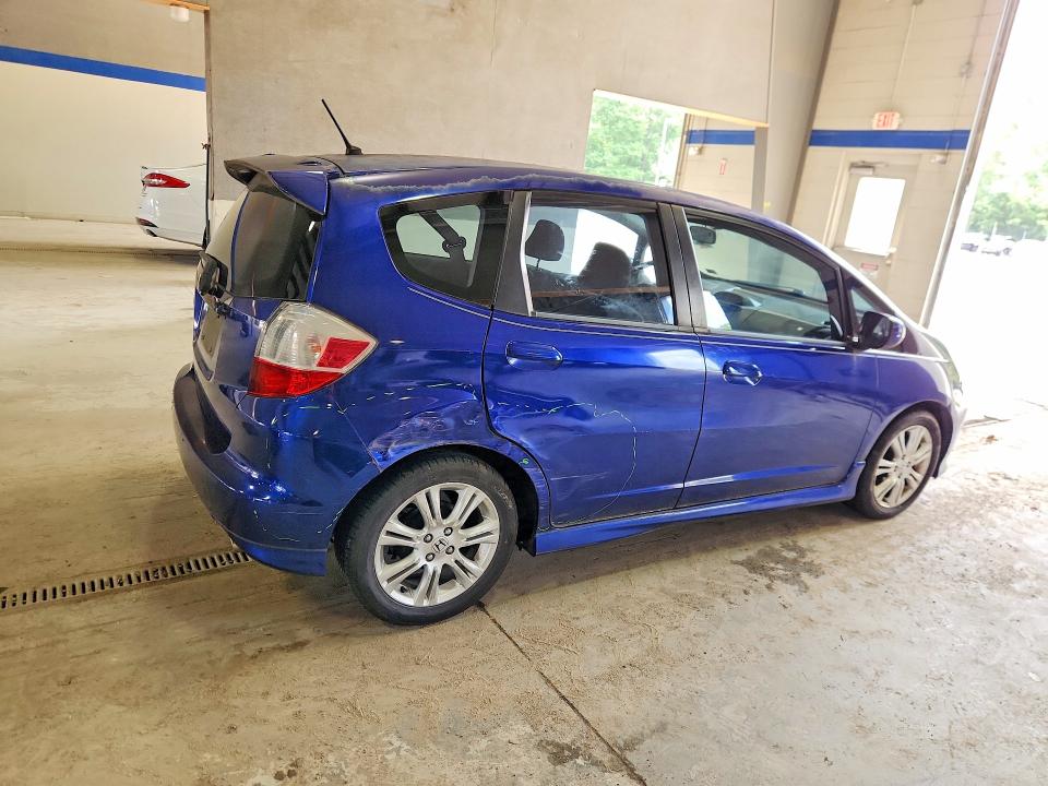 2009 Honda Fit VIN JHMGE886X9S002796 COPART salvage auction — REAR END, Va - Cert Of Title - Salvage, sold $225 on 2026-07-31 (photo 3)