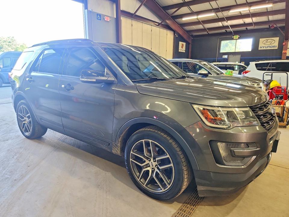 2016 Ford Explorer sport trac VIN 1FM5K8GT1GGA21824 COPART salvage auction — MINOR DENT/SCRATCHES, MA - CERTIFICATE OF TITLE (P), sold $3,900 on 2026-07-28 (photo 4)