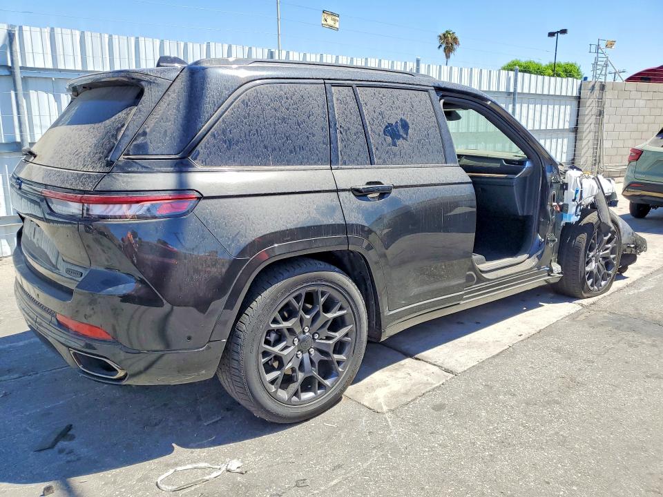 2024 Jeep Cherokee VIN 1C4RJYE63R8580519 COPART salvage auction — STRIPPED, Ca - Dis/Dlr/Exp Only Clean Title (P), sold $13,600 on 2026-08-03 (photo 3)