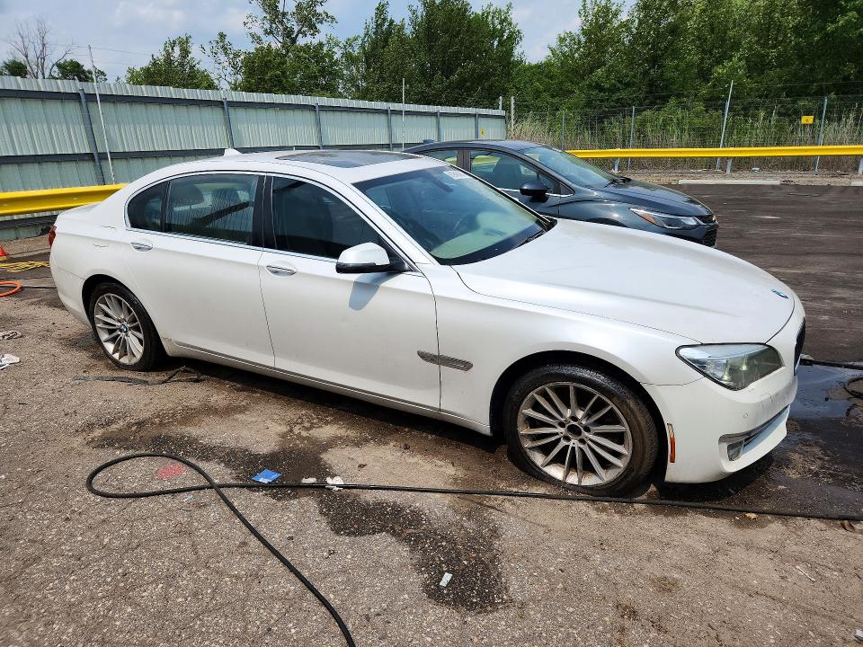 2013 BMW 7er VIN WBAYF8C54DDE59036 COPART salvage auction — MINOR DENT/SCRATCHES, Mi - Dealer Only Clean Title, sold $325 on 2026-07-31 (photo 4)
