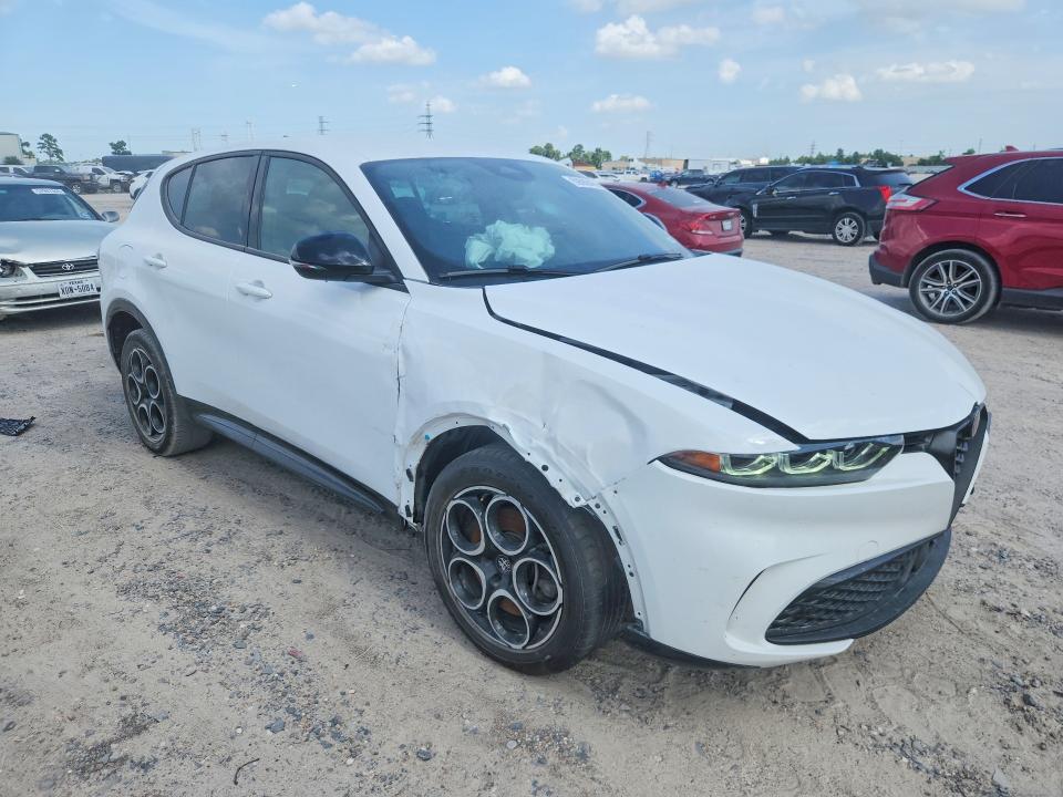2025 Alfa romeo Tonale VIN ZASNATAN0S3091050 COPART salvage auction — FRONT END, Tx - Salvage Vehicle Title, sold $10,000 on 2026-07-24 (photo 4)