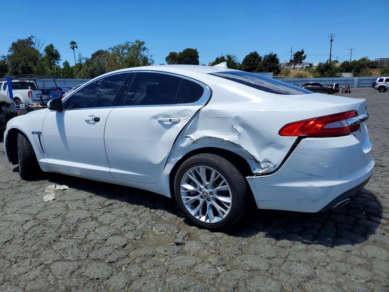 2013 Jaguar XF VIN SAJWA0E71D8S71834 COPART salvage auction — Rear End, Sc - Salvage Title, sold $650 on 2026-09-25 (photo 2)
