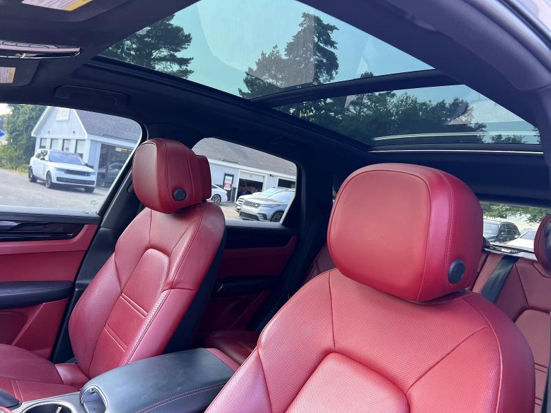 2020 Porsche Cayenne VIN WP1AA2AY2LDA09828 COPART salvage auction — MINOR DENT/SCRATCHES, Fl - Certificate Of Title (P), sold $24,900 on 2026-08-03 (photo 9)