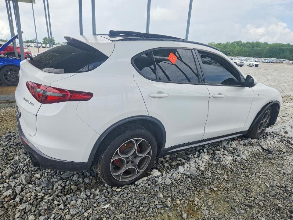 2022 Alfa romeo Stelvio VIN ZASPAKBN9N7D36784 COPART salvage auction — FRONT END, Fl - Certificate Of Title (P), sold $10,200 on 2026-08-12 (photo 3)